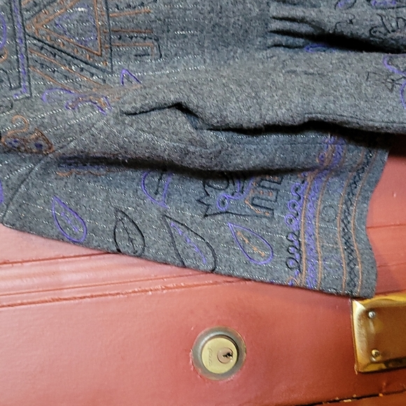 DKNY WOMEN'S GRAY SWEATER SIZE SMALL - Picture 13 of 16